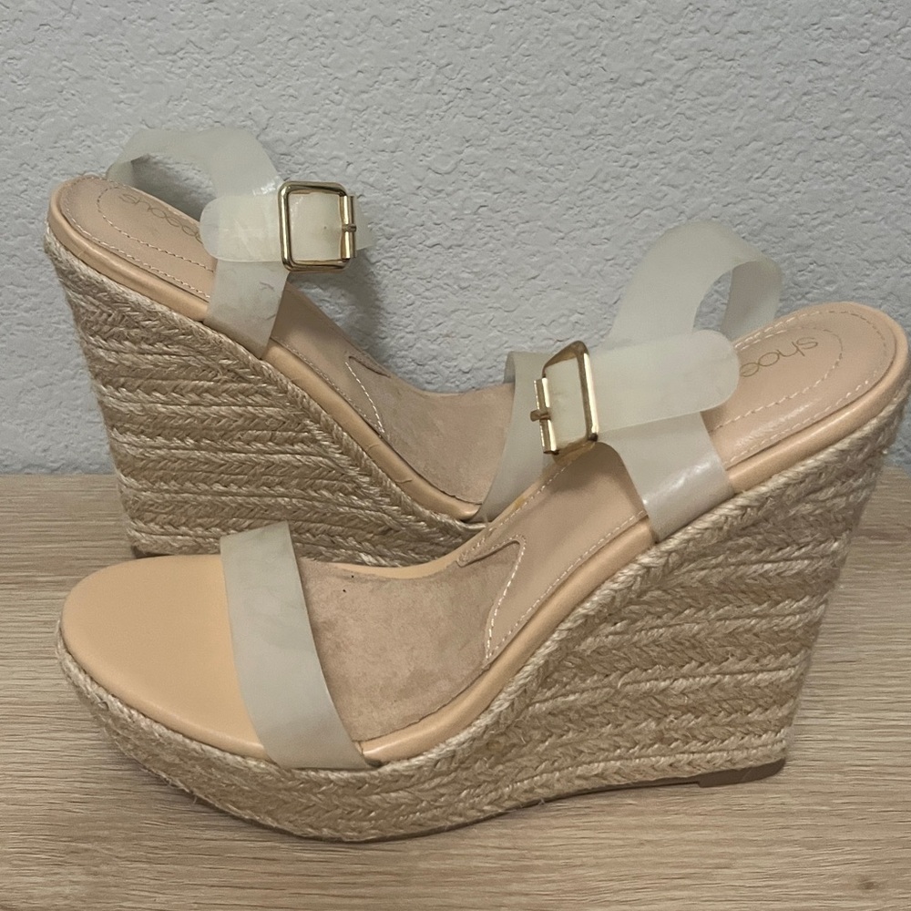 Shoe Dazzle Cream Platform Wedges